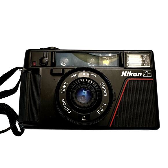 Nikon L35AF Pikaichi 35mm Point and Shoot Film Camera with Strap and Case - Picture 1 of 8